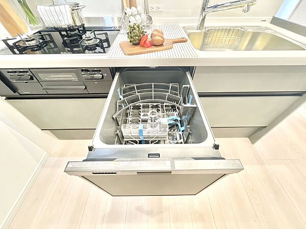 面倒なお片づけは食洗機にお任せ！家事の負担が減って、時間にも気持ちにもゆとりができます。