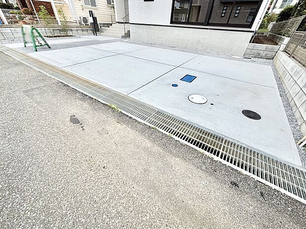 駐車3台可能!急なお客様の駐車に。また、ご家族の自転車スペースとしても大活躍。