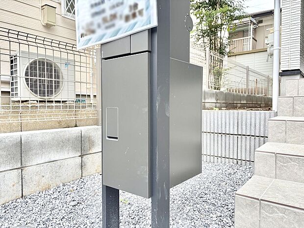 外観「宅配ボックス」 時間を気にせず宅配物をいつでも安全に受け取れます。