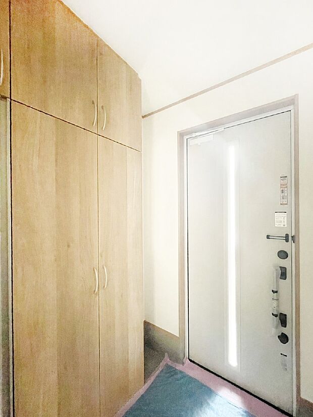 明るい玄関はお客様をお出迎えするのにぴったりです!