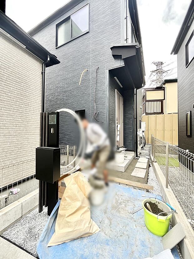 大切な家族、来客を出迎える玄関。