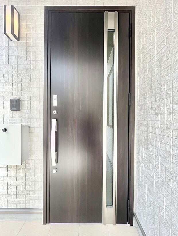大切な家族、来客を出迎える玄関。