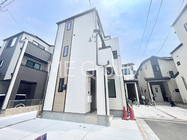 洗練された外観、上質な住空間が広がる室内は永く安心して過ごせる住居です。