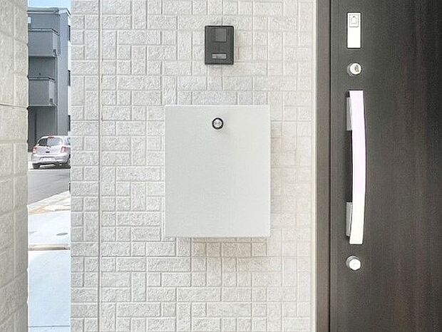 シンプルデザインのポスト。