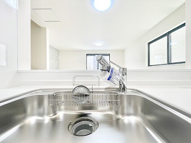 いつでも清潔なおいしいお水を。一つの水栓で水道水と浄水を使い分け。