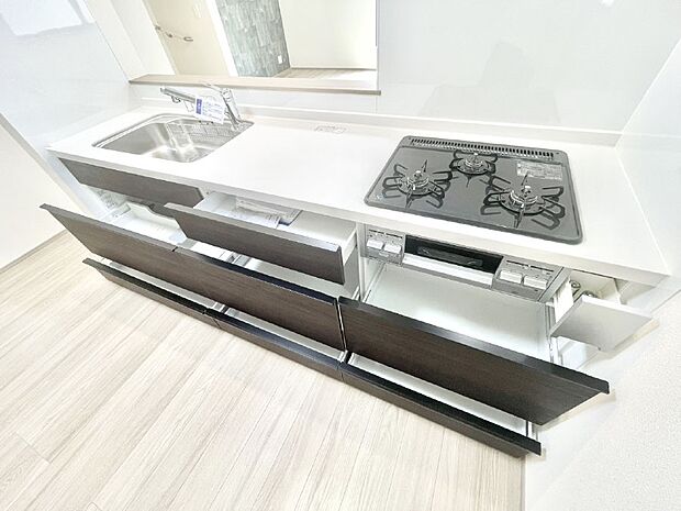 使いやすさを優先したスライド式収納タイプ!
