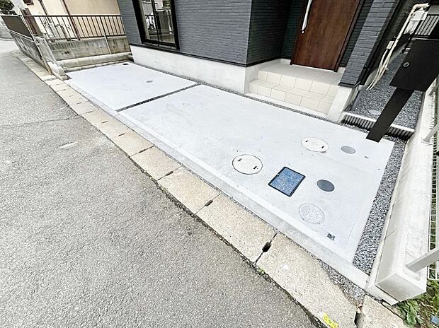 目の前が駐車場だと雨の日も大量にお買い物をした時も便利ですね