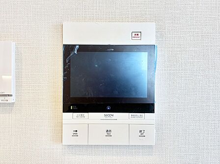 訪問者が一目でわかる安心のＴＶモニター付きインターホン。   