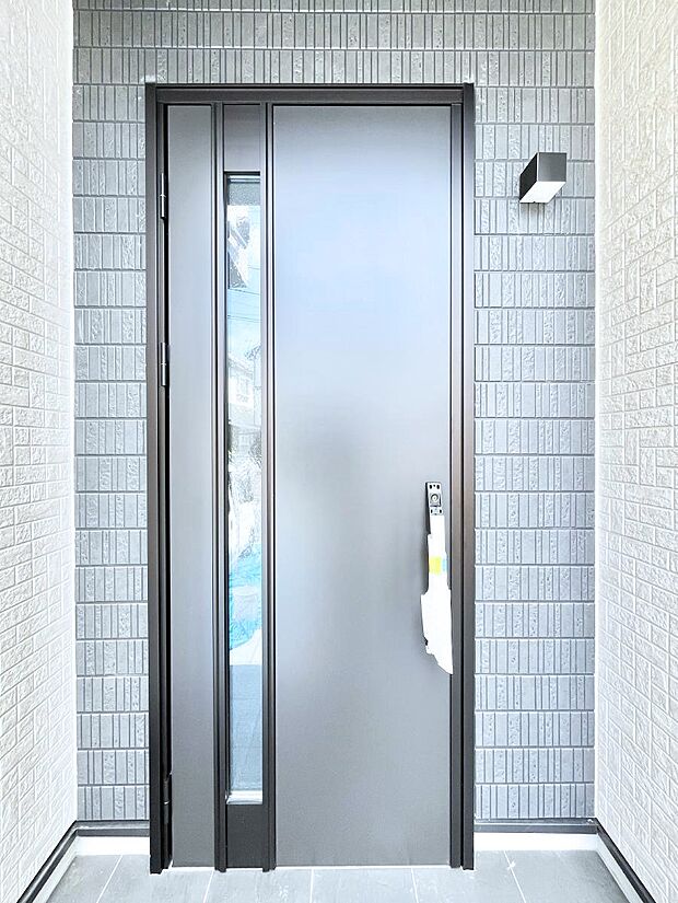 住まいの顔を演出する、玄関ドア。
