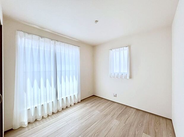 2面採光なので、明るく風通しも良く心地良い生活が送れます。