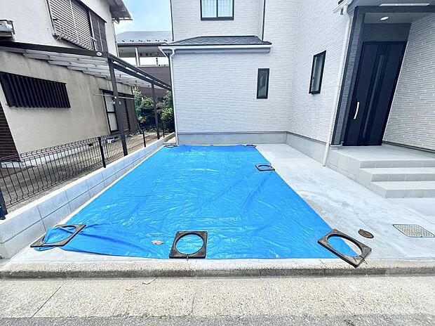 目の前が駐車場だと雨の日も大量にお買い物をした時も便利ですね