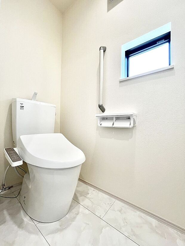 トイレは安心の2箇所！朝のバタバタも一安心です。 
