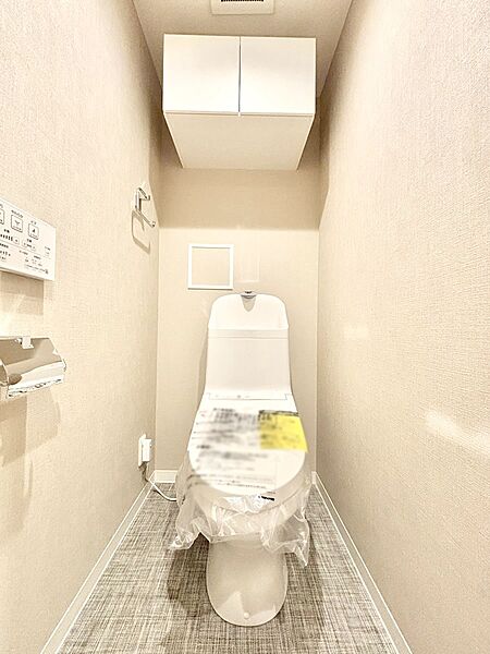 明るく清潔感のあるトイレです。