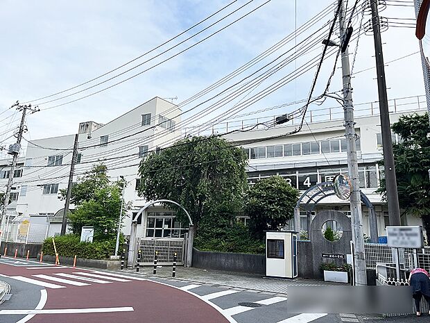 小学校 550m 浦安市立浦安小学校
