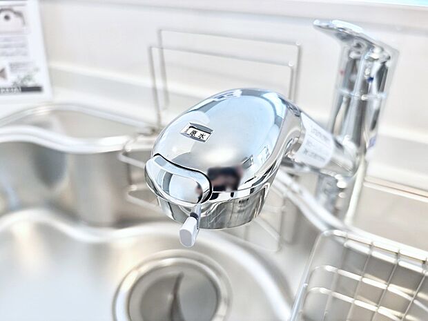 いつでも清潔なおいしいお水を。一つの水栓で水道水と浄水を使い分け。