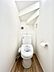 トイレ：トイレは1階と2階それぞれに配置されていてとても便利です。 