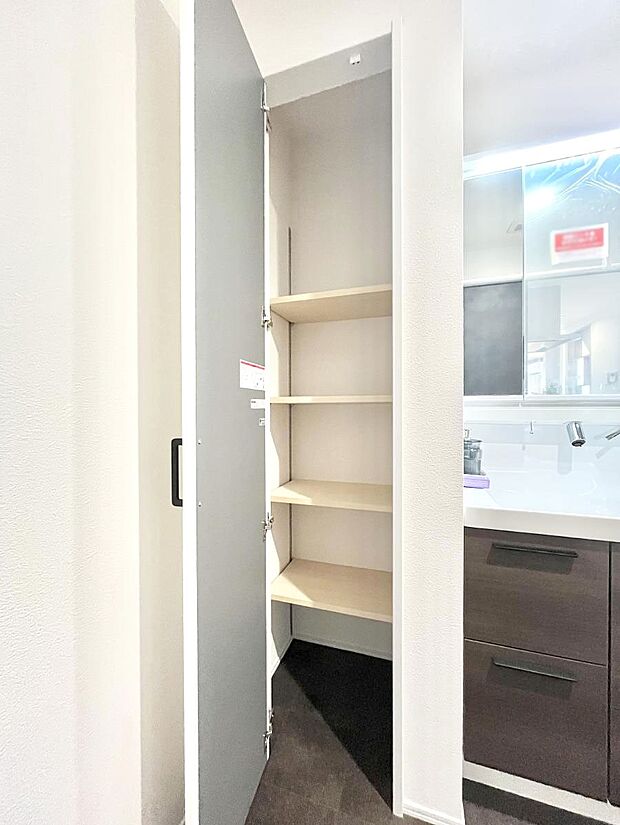 便利なリネン庫で、スッキリした使いやすい洗面室に