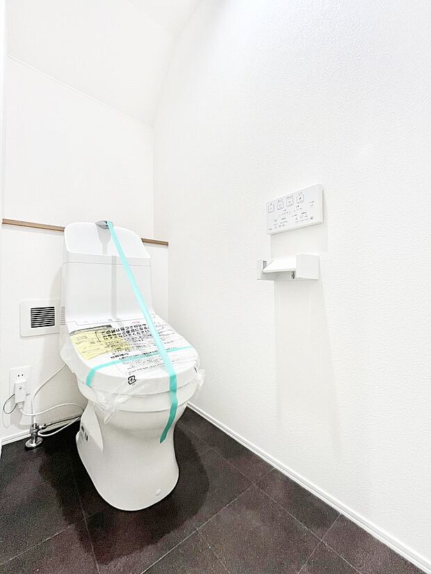 明るく清潔感のあるトイレです。