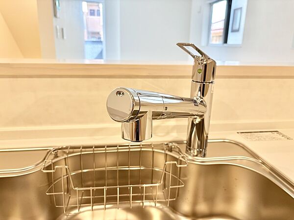 いつでも清潔なおいしいお水を。一つの水栓で水道水と浄水を使い分け。