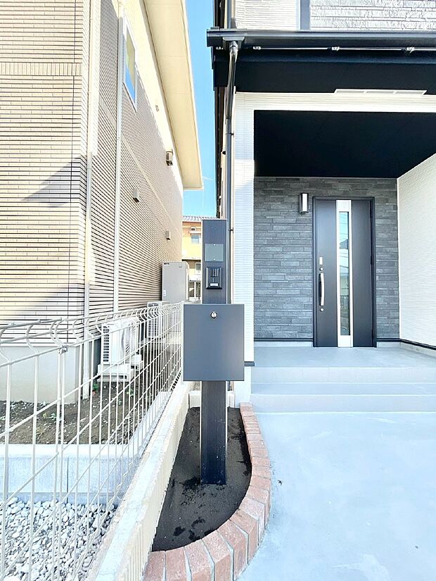 シンプルデザインのポスト。