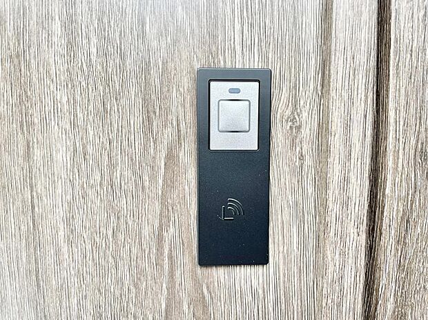 スマートに開錠できる電子キー　