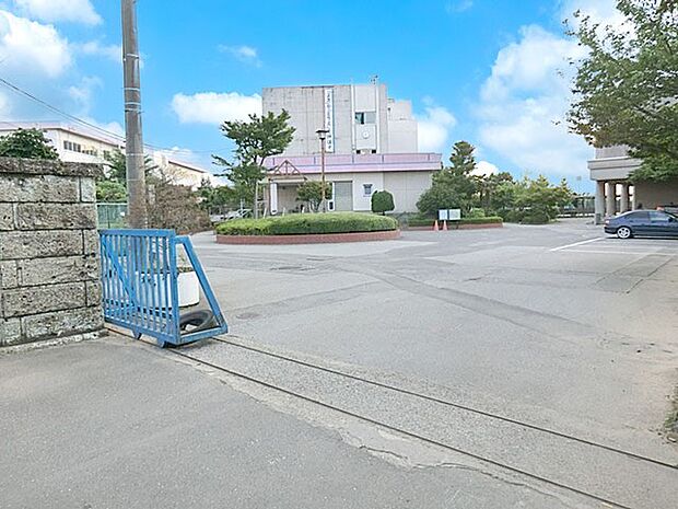 中学校 1280m 春日部市立武里中学校