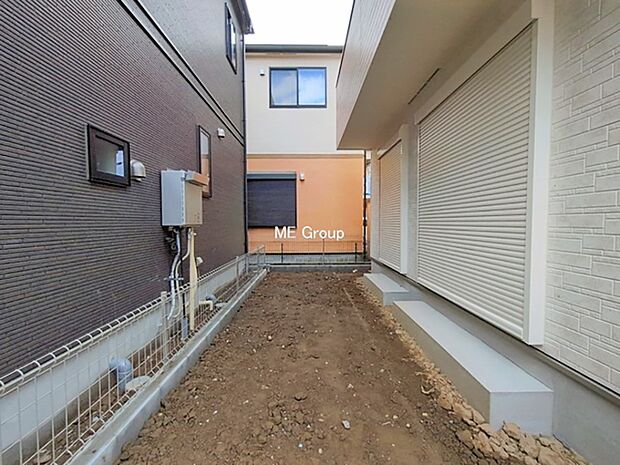 ガーデニングや家庭菜園も楽しめるお庭付き。