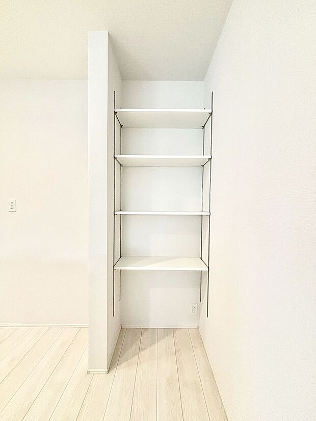 キッチン横収納！食材のストックはもちろん、日用品の収納など使い方はいろいろ！  