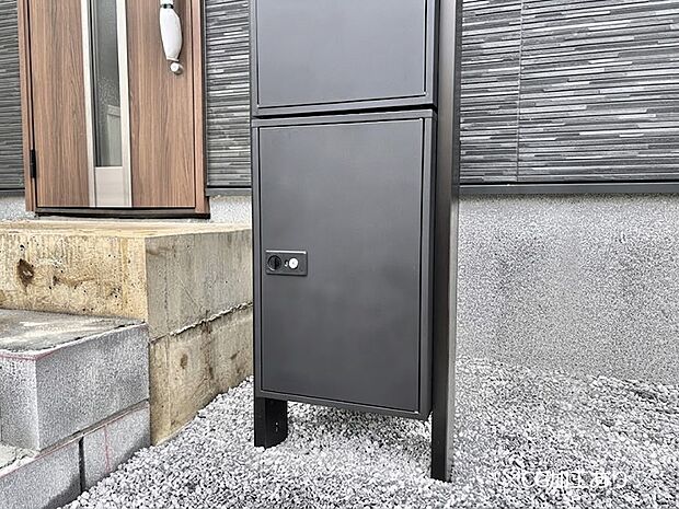 外観「宅配ボックス」時間を気にせず宅配物をいつでも安全に受け取れます。 