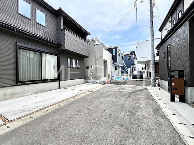 奥まった地形は、車道に面しておらず、静かでプライベート感を味わえる立地です。