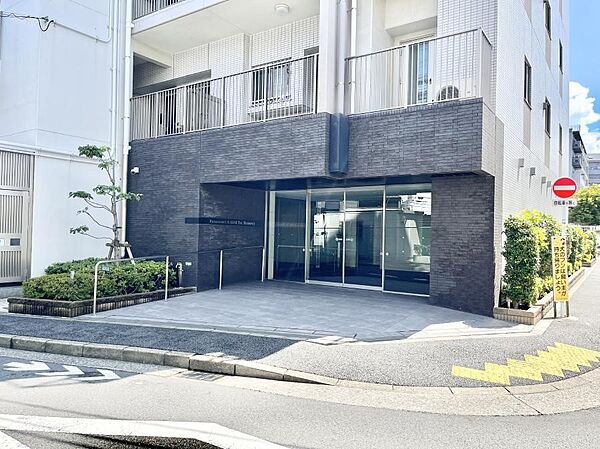 外観 綺麗なエントランスは、居住者を優しく迎えいれてくれます
