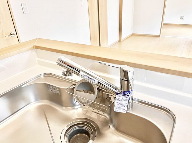 いつでも清潔なおいしいお水を。一つの水栓で水道水と浄水を使い分け。