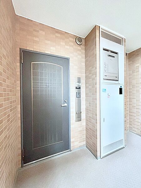 シンプルで落ち着いた雰囲気の玄関周り
