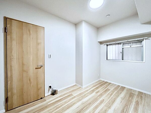 窓からのやさしい光が心地よいプライベートルーム