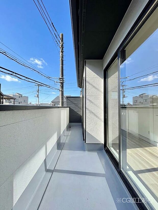 南向きのバルコニー！ご家族の洗濯物はもちろん、お布団もたっぷり干せます！