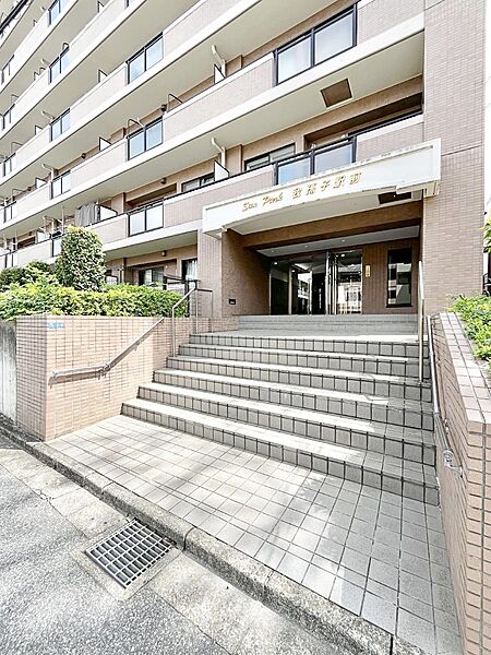 落ち着いた雰囲気のエントランス