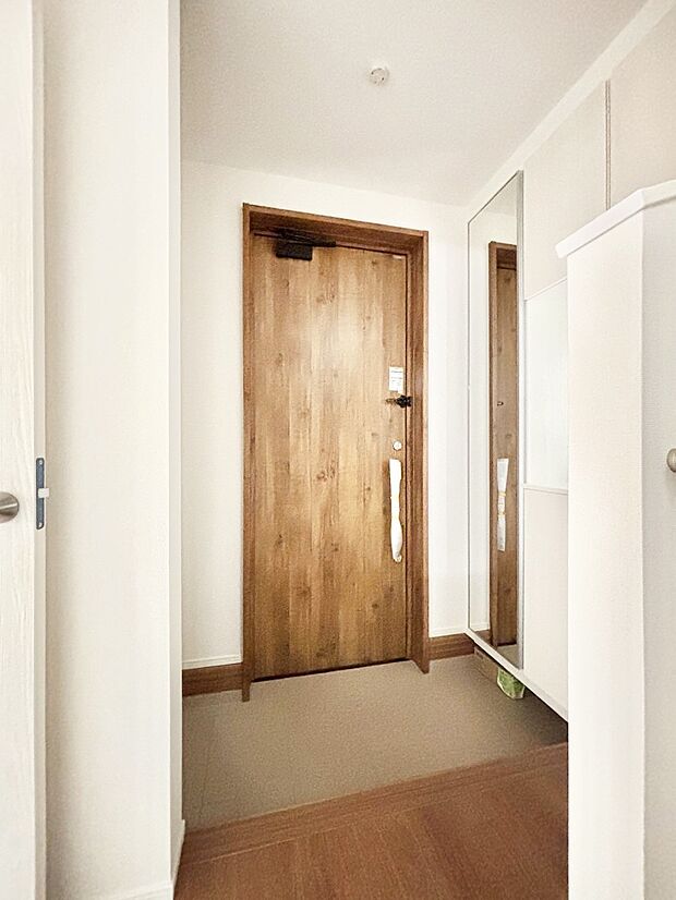 家族の帰宅やお客様をあたたかく迎える玄関  