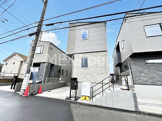 シンプルで落ち着きのある建物は住むかたの個性でオリジナルなものになっていきます。
