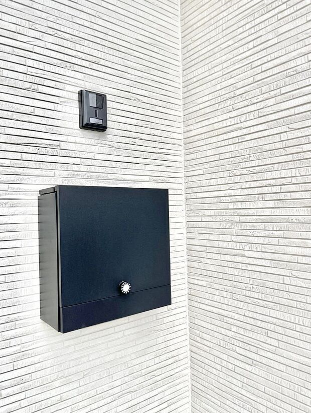 シンプルデザインのポスト。