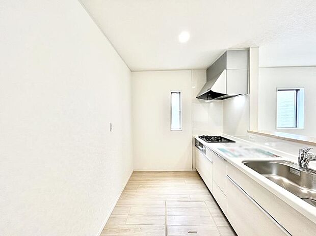 広々とした使い勝手の良いキッチンで日々のお料理も楽しくなりそう