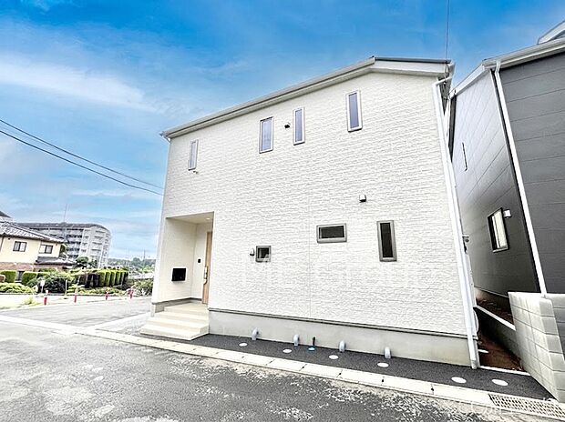 たっぷりの陽光と心地よい風が舞い込む住まい