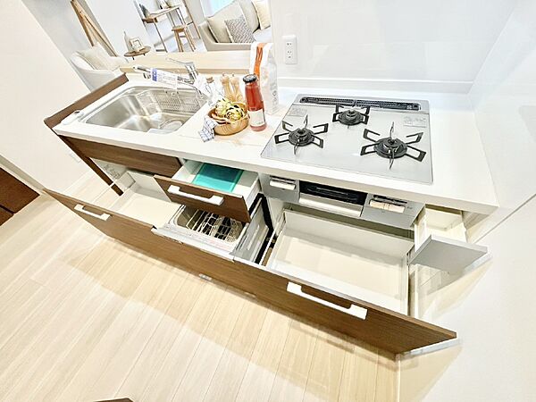 使いやすさを優先したスライド式収納タイプ！