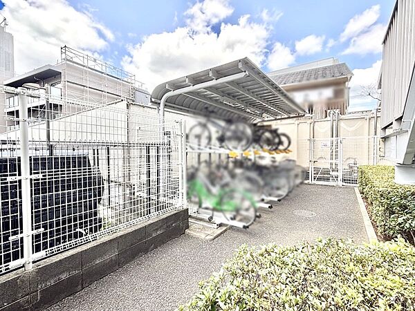 駐輪場は屋根付き