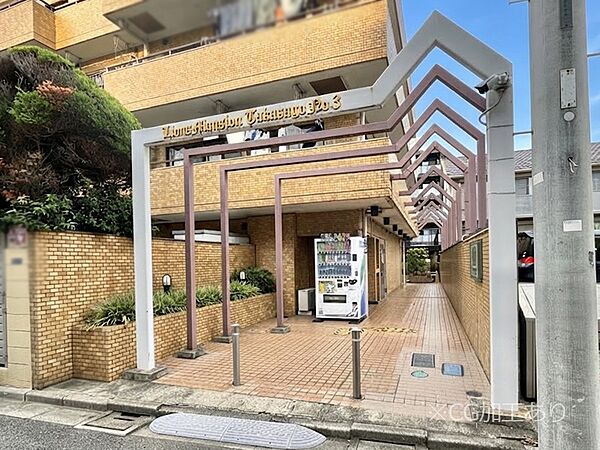 落ち着いた雰囲気のエントランス