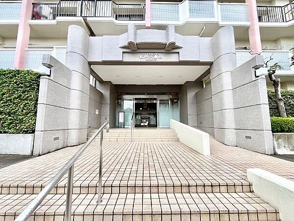綺麗なエントランスは、居住者を優しく迎えいれてくれます
