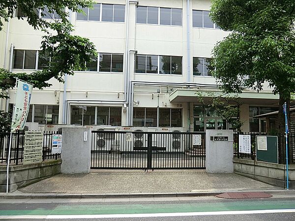 小学校 50m 荒川区立尾久第六小学校