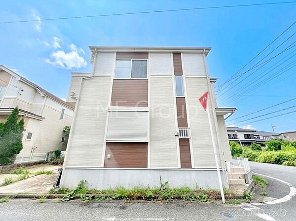 シンプルで落ち着きのある建物は住むかたの個性でオリジナルなものになっていきます。