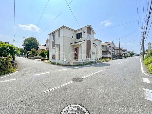 角地なので日当たりも良く、お家が堂々として見えます。