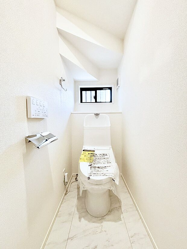 ウォシュレット付きトイレが安心の2ヶ所！朝のバタバタも一安心です。