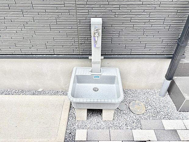 ガーデニングやお掃除に便利な外水栓  